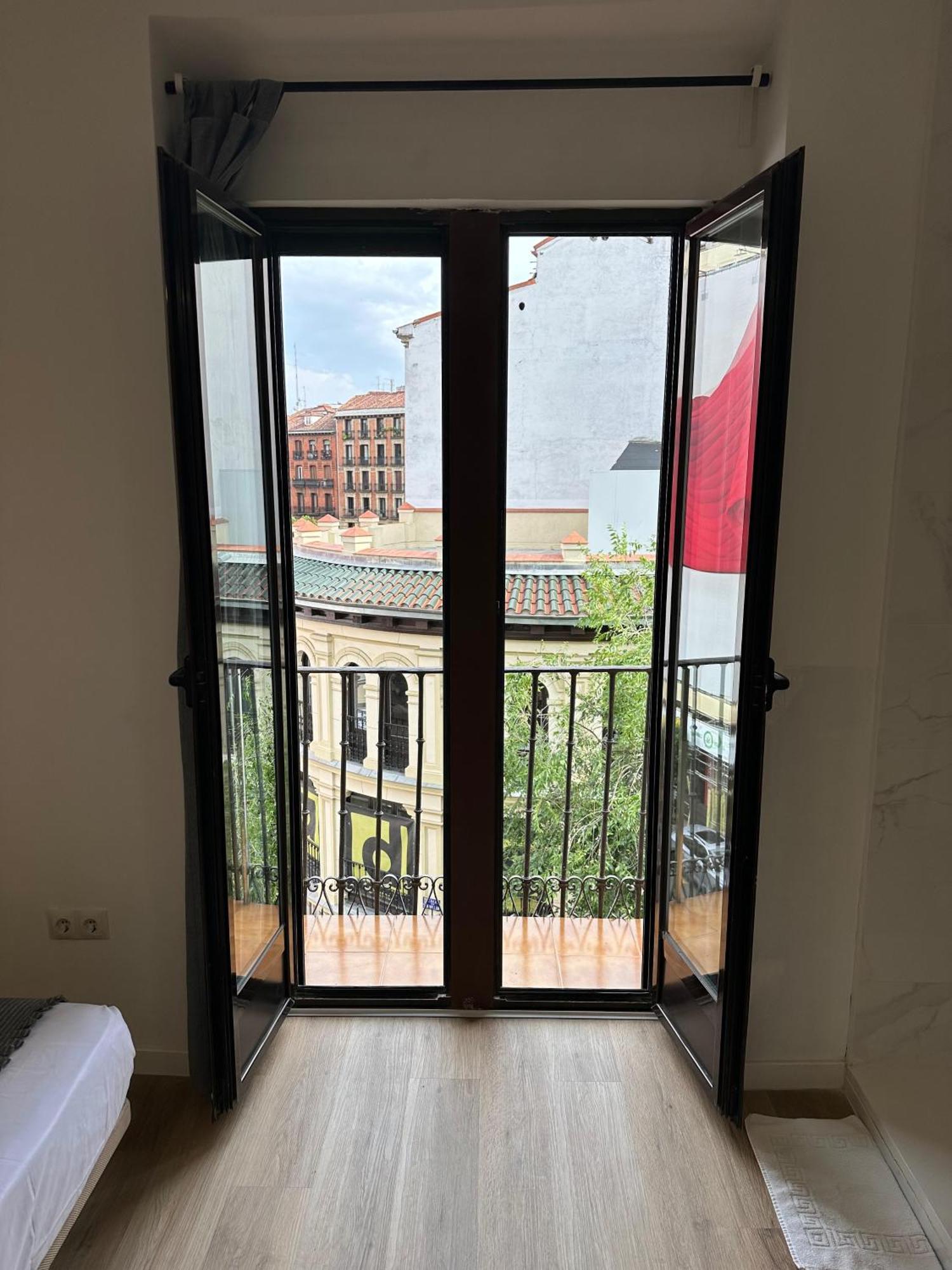 Casa De Huespedes Mi Lla Hotel Мадрид Екстериор снимка